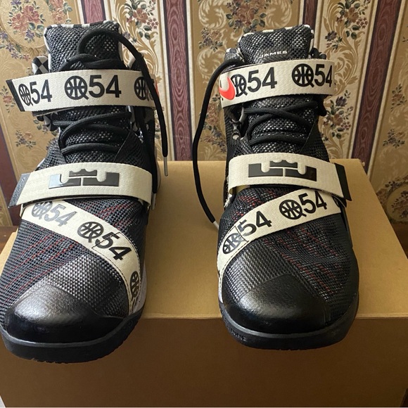 Nike LeBron Soldier 9 - Picture 1 of 6